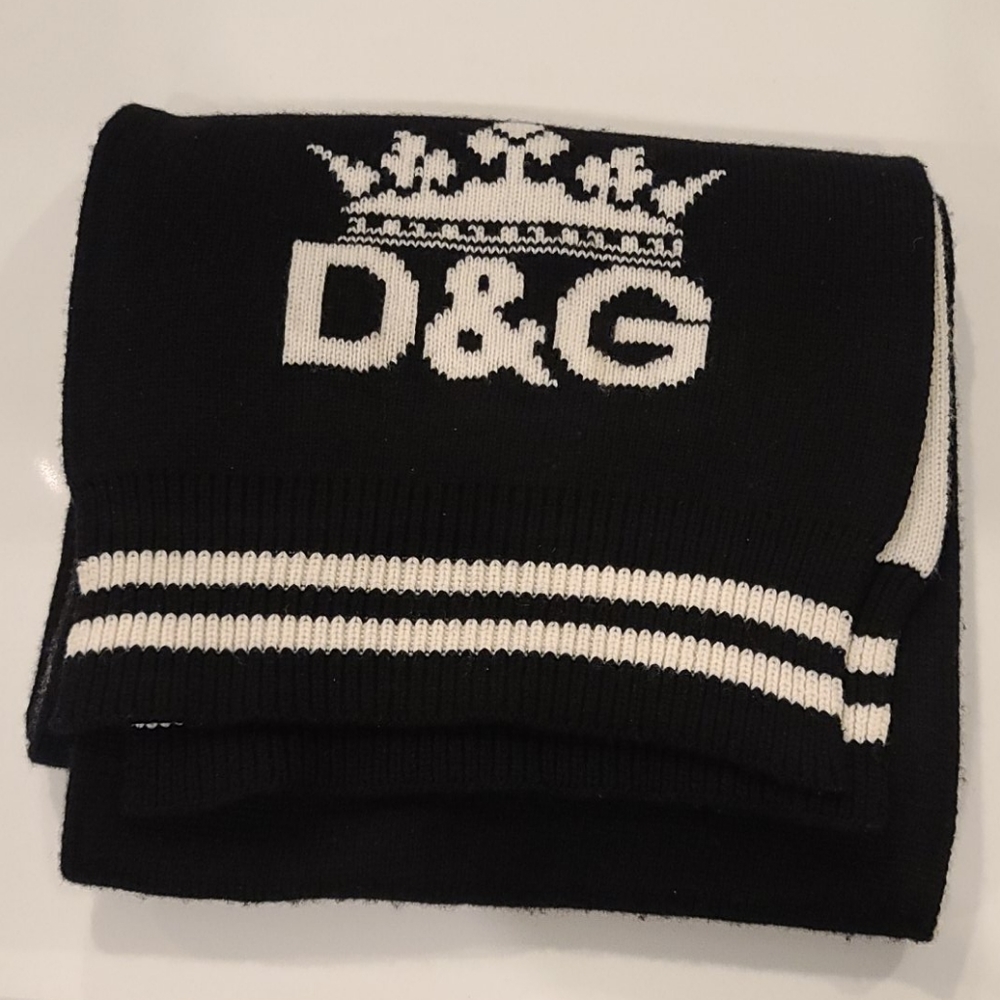 Dolce and Gabbana King hat and scarf set